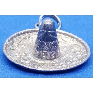 Vintage Charm Sombrero Hat Western Mexico Fancy 925 Sterling Silver Pendant